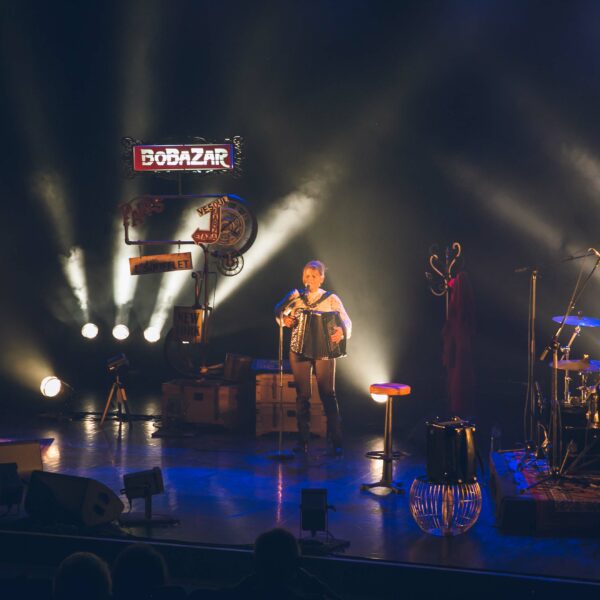 Bobazar dans lsoufflet - spectacle 'je pars'
