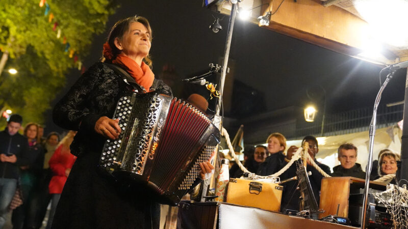la guinguette de peggy - peggy accordéon - spectacle de rue