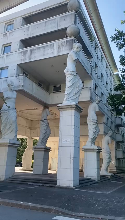 You are currently viewing Des copines en béton !